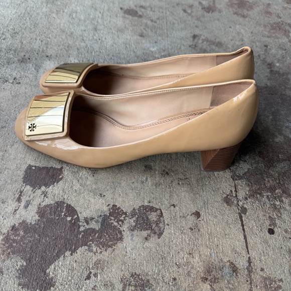 Tory Burch Tiernan Patent Leather Pumps Women’s Size 9 Beige Heels - Picture 2 of 9